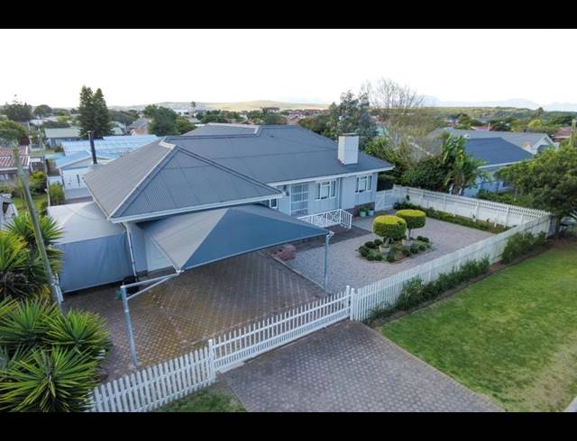 4 BEDROOM HOUSE FOR SALE IN HARTENBOS CENTRAL